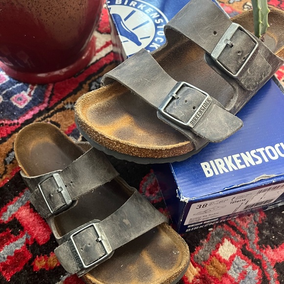 ‘Arizona Big Buckle’ Birkenstocks in ‘Dove Gray’- Size 38- great condition! - Picture 2 of 8